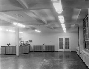 F20 Empofabriek 1955 hal met receptie